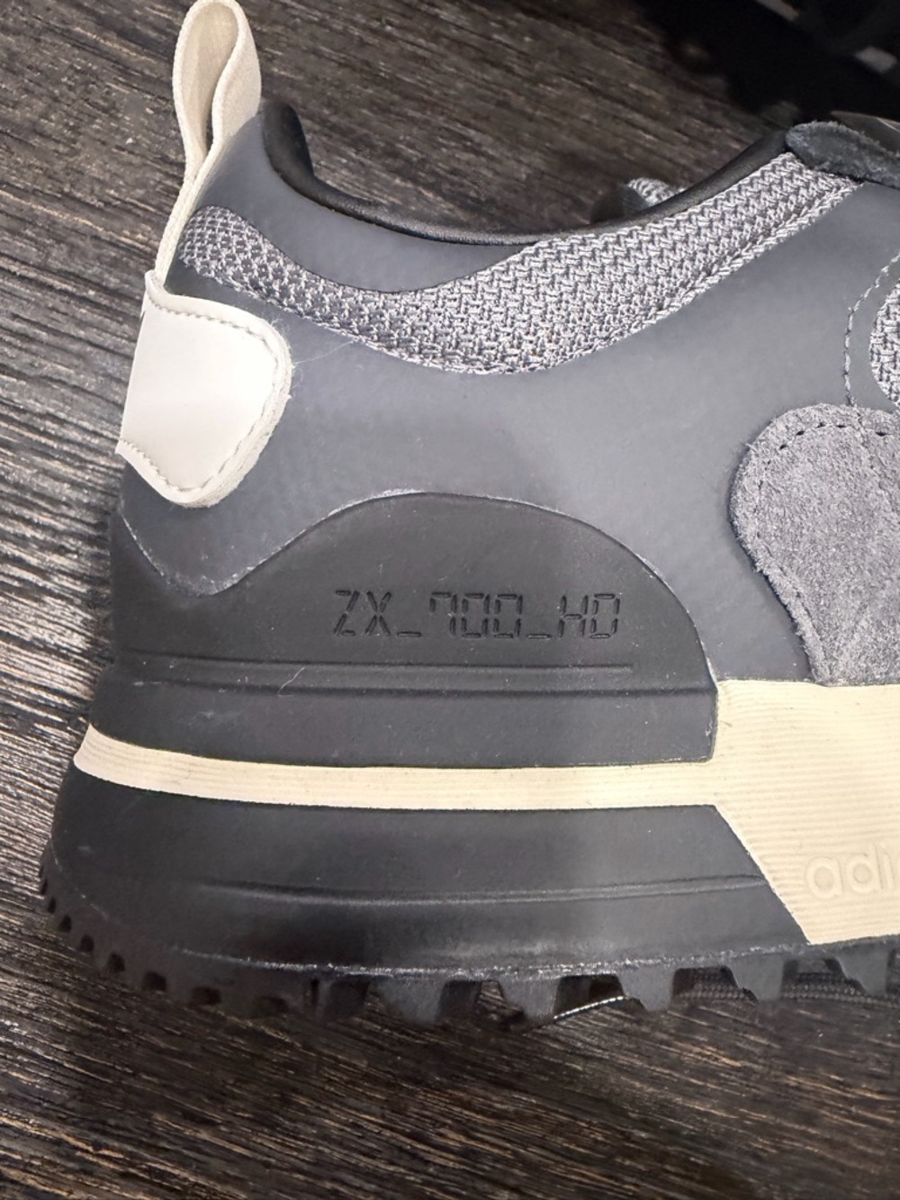 Adidas Original ZX 700 HD Men’s Running Shoe Athletic Sneaker Gray size 8.5 - Picture 2 of 8